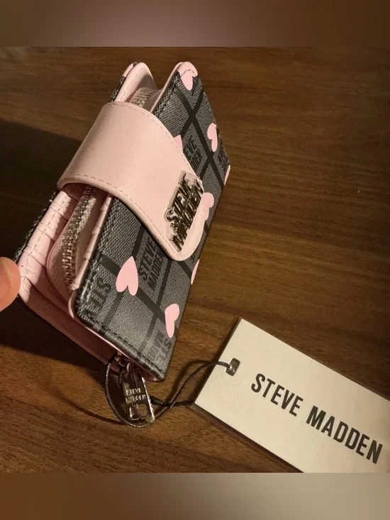 Steve Madden Pink Heart theme Wallet - Picture 3 of 4